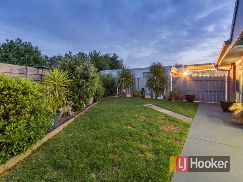 6 Ashton Rise, Narre Warren South VIC 3805