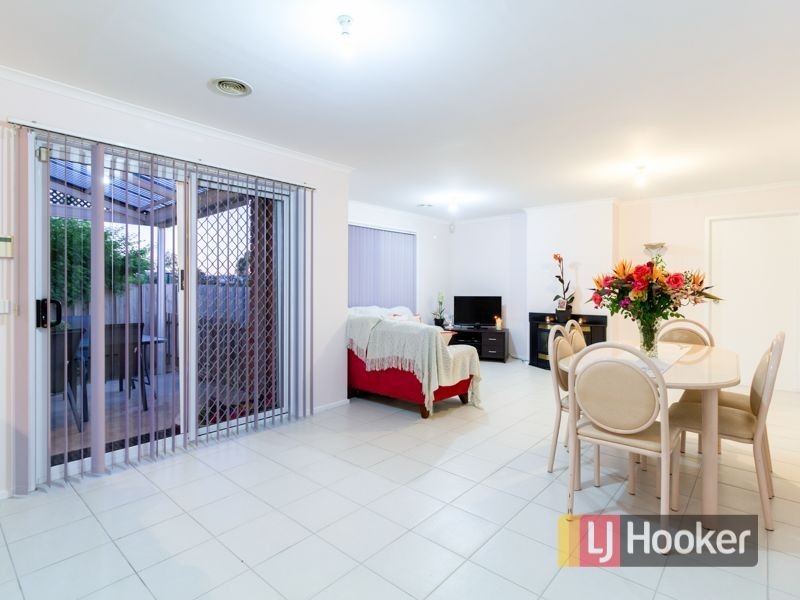 29 Glenora Way, Hampton Park VIC 3976