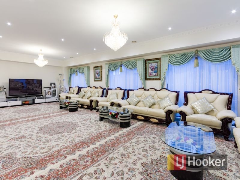 18 Abbey Road, Narre Warren South VIC 3805