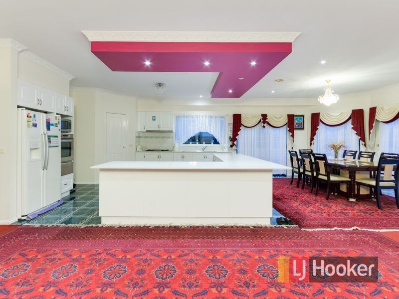 18 Abbey Road, Narre Warren South VIC 3805