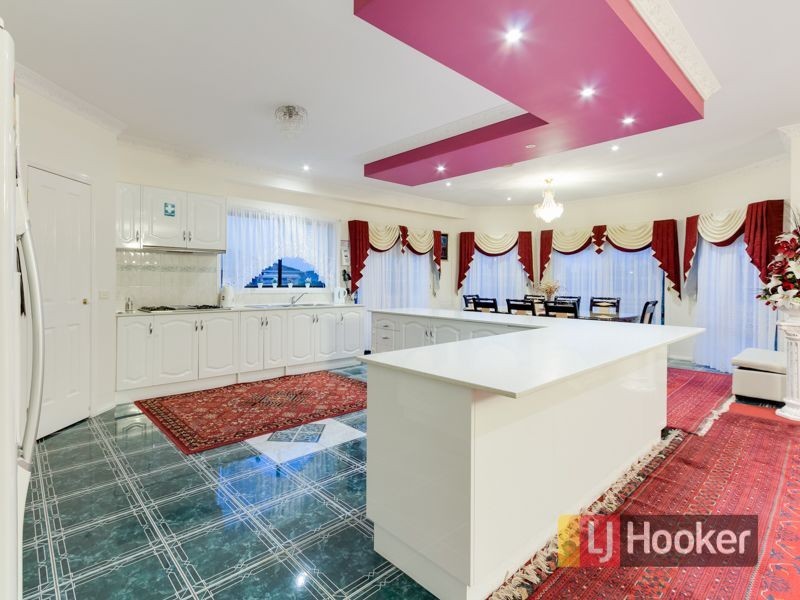 18 Abbey Road, Narre Warren South VIC 3805