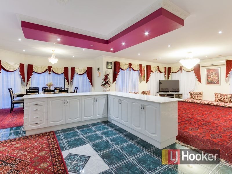 18 Abbey Road, Narre Warren South VIC 3805