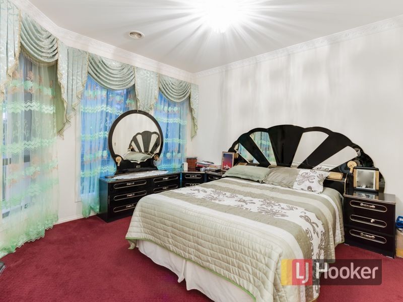 18 Abbey Road, Narre Warren South VIC 3805