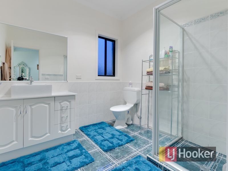 18 Abbey Road, Narre Warren South VIC 3805