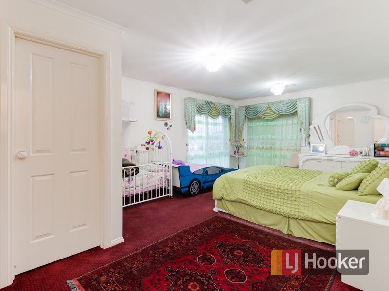 18 Abbey Road, Narre Warren South VIC 3805