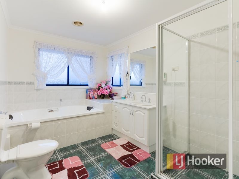 18 Abbey Road, Narre Warren South VIC 3805