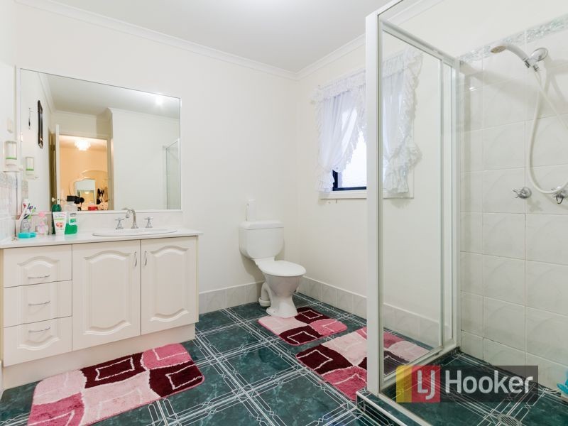 18 Abbey Road, Narre Warren South VIC 3805