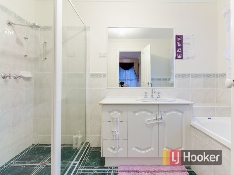 18 Abbey Road, Narre Warren South VIC 3805