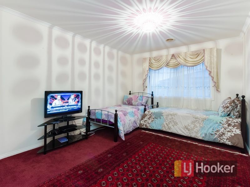 18 Abbey Road, Narre Warren South VIC 3805