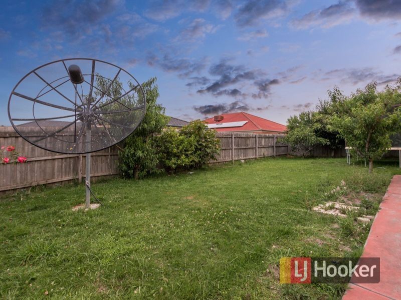 18 Abbey Road, Narre Warren South VIC 3805
