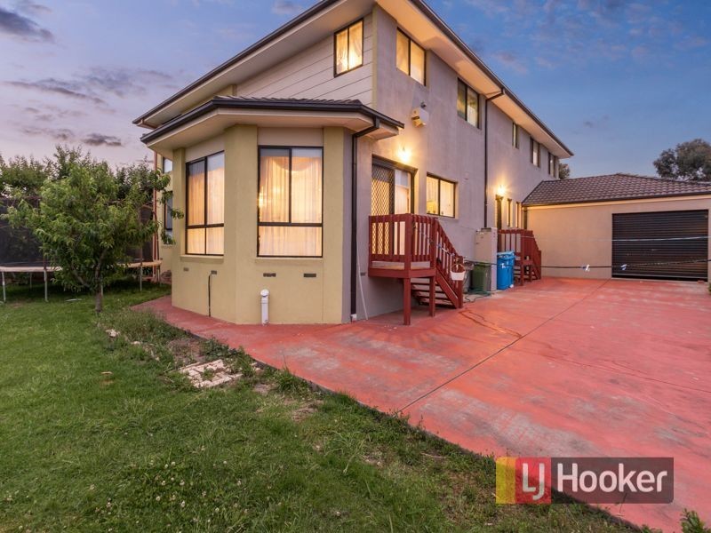 18 Abbey Road, Narre Warren South VIC 3805
