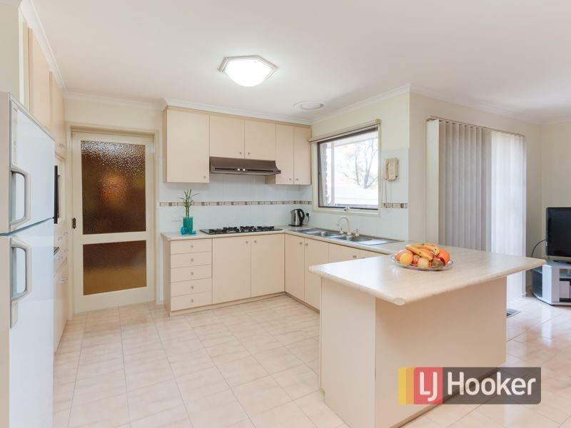9 Wevlin Close, Endeavour Hills VIC 3802