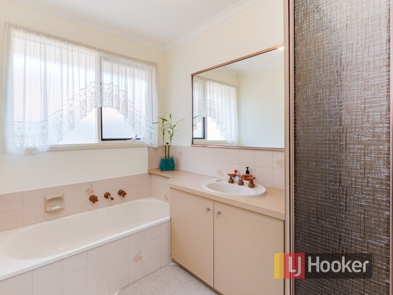 9 Wevlin Close, Endeavour Hills VIC 3802