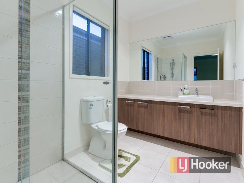 9 Waltzing Drive, Lynbrook VIC 3975