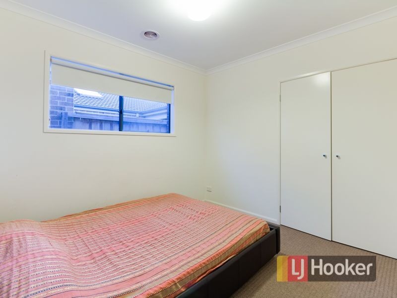 9 Waltzing Drive, Lynbrook VIC 3975