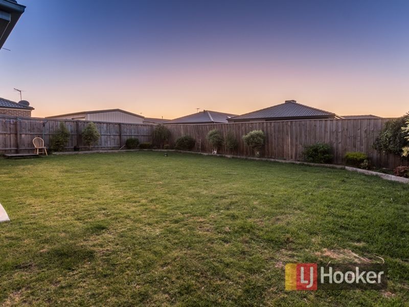 9 Waltzing Drive, Lynbrook VIC 3975