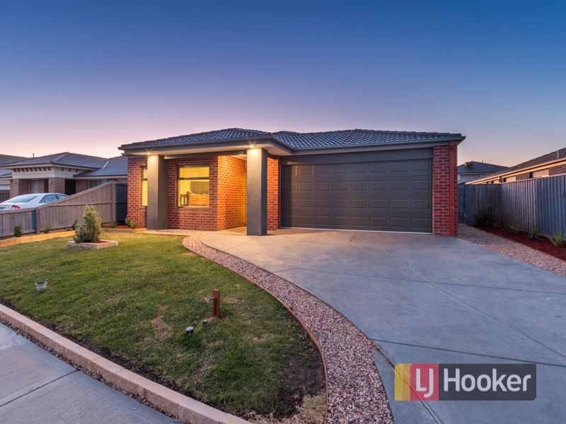 9 Waltzing Drive, Lynbrook VIC 3975