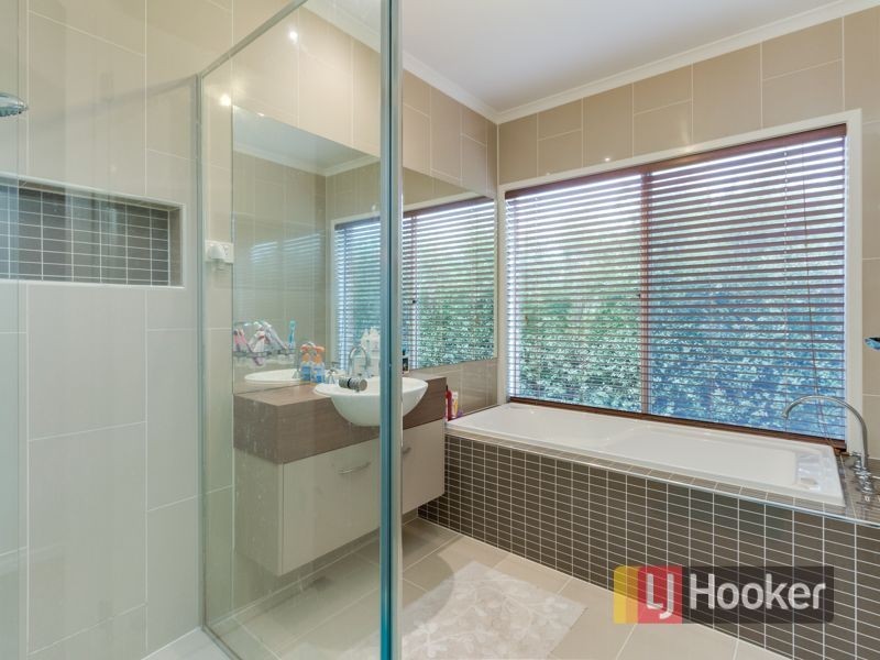 106 Bridgewater Boulevard, Berwick VIC 3806