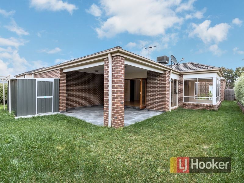 106 Bridgewater Boulevard, Berwick VIC 3806