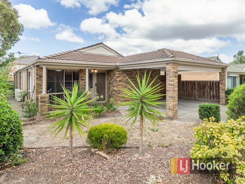 2 Dobson Crescent, Lynbrook VIC 3975