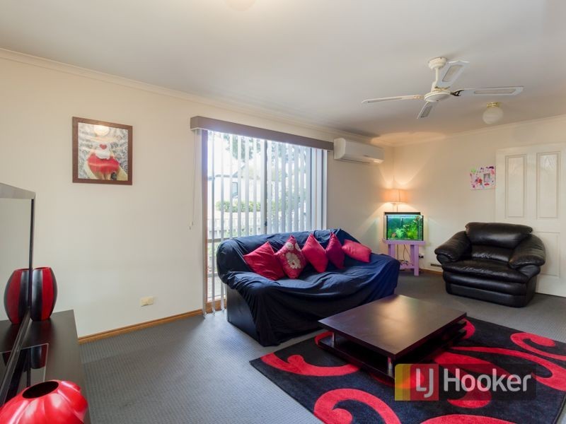 2 Dobson Crescent, Lynbrook VIC 3975