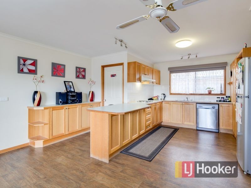 2 Dobson Crescent, Lynbrook VIC 3975