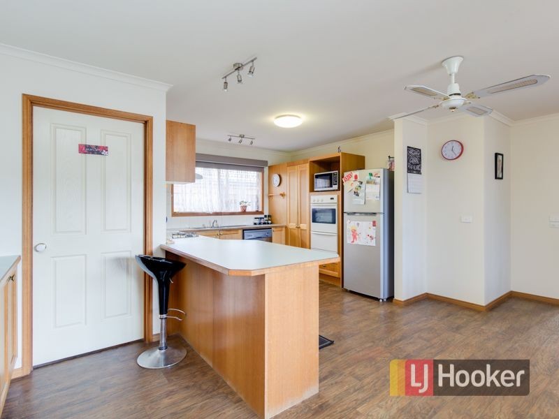 2 Dobson Crescent, Lynbrook VIC 3975