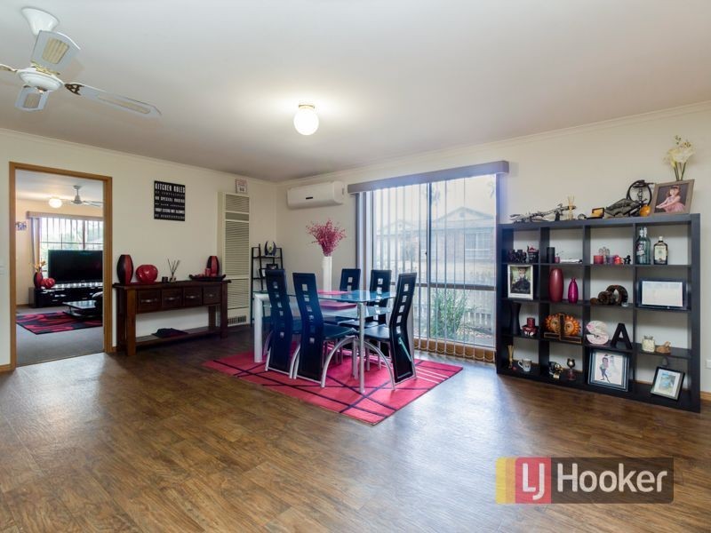 2 Dobson Crescent, Lynbrook VIC 3975