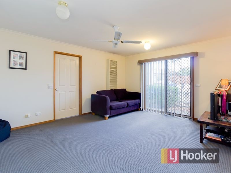 2 Dobson Crescent, Lynbrook VIC 3975