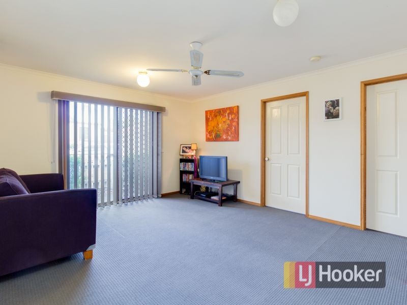 2 Dobson Crescent, Lynbrook VIC 3975