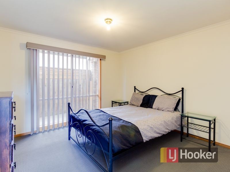 2 Dobson Crescent, Lynbrook VIC 3975