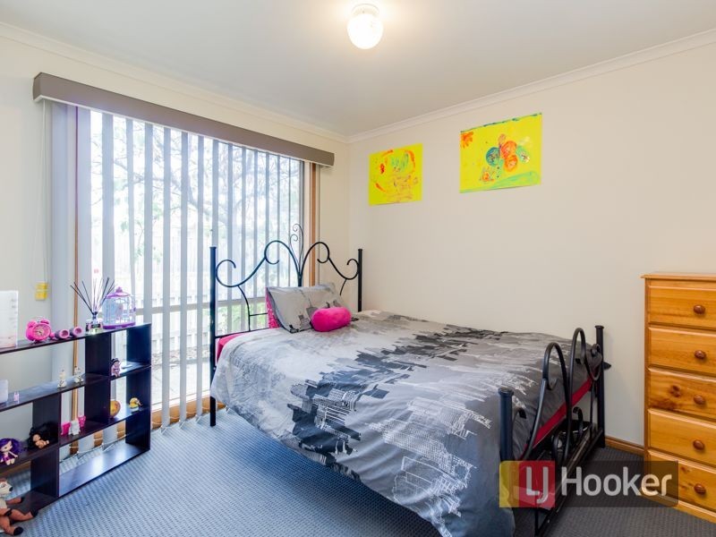 2 Dobson Crescent, Lynbrook VIC 3975