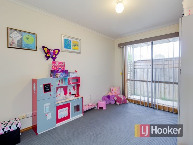 2 Dobson Crescent, Lynbrook VIC 3975