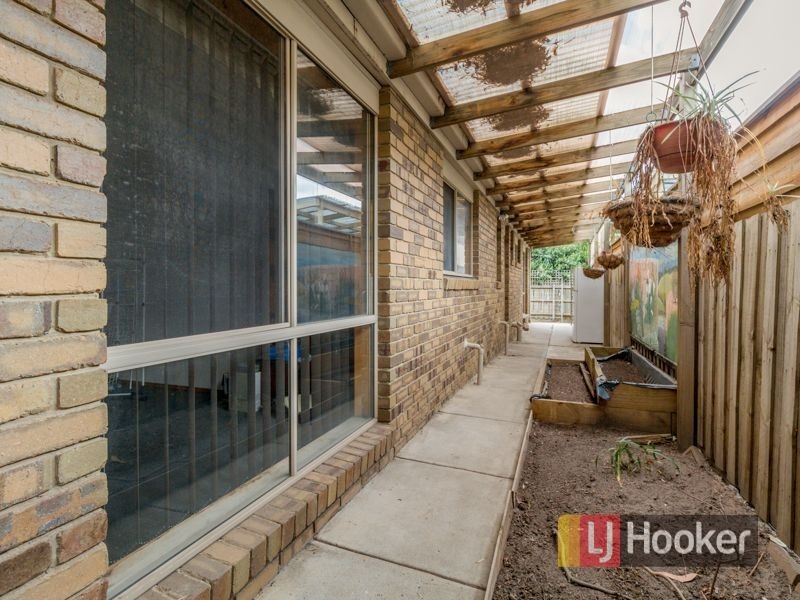 2 Dobson Crescent, Lynbrook VIC 3975