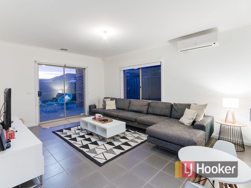 3 Cerbera Bend, Cranbourne North VIC 3977