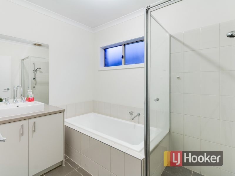 3 Cerbera Bend, Cranbourne North VIC 3977