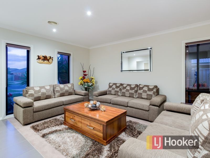 51 Thunderbolt Drive, Cranbourne East VIC 3977