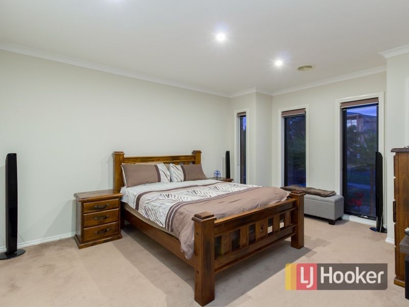 51 Thunderbolt Drive, Cranbourne East VIC 3977