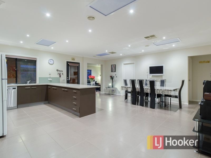 51 Thunderbolt Drive, Cranbourne East VIC 3977