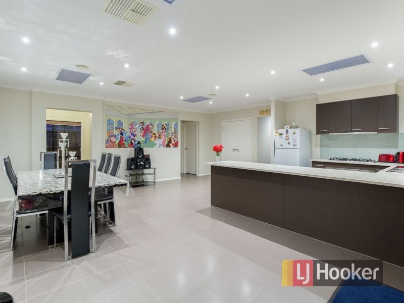 51 Thunderbolt Drive, Cranbourne East VIC 3977