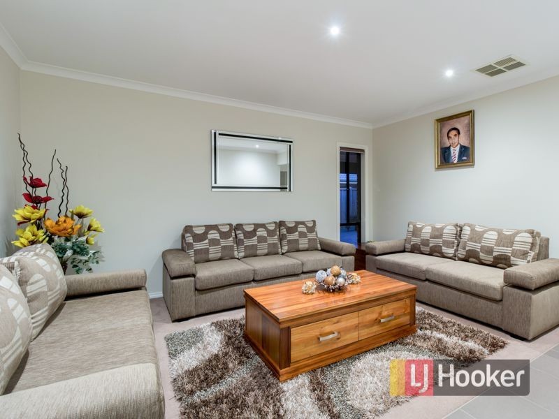 51 Thunderbolt Drive, Cranbourne East VIC 3977