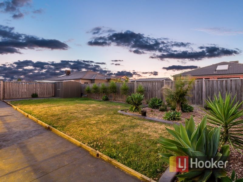 51 Thunderbolt Drive, Cranbourne East VIC 3977