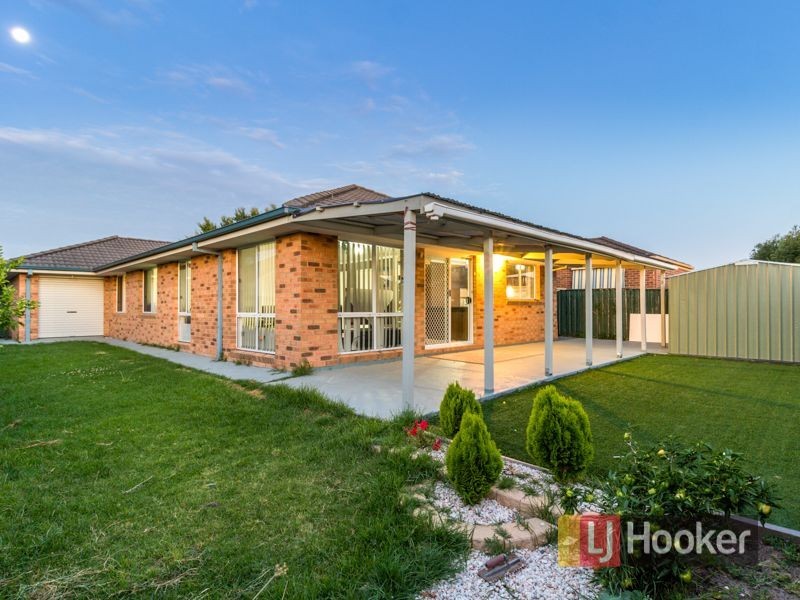 13 Lansbury Drive, Narre Warren South VIC 3805