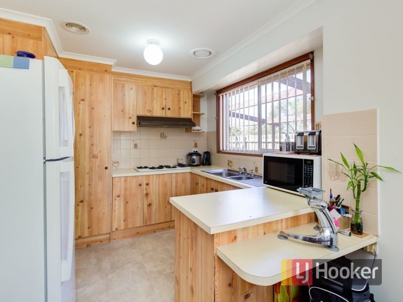 6 Hedley Place, Hampton Park VIC 3976
