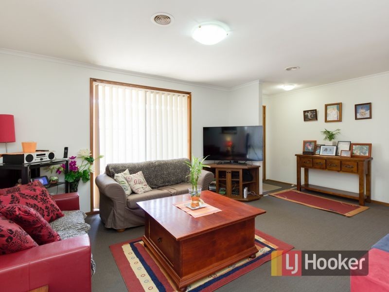 6 Hedley Place, Hampton Park VIC 3976
