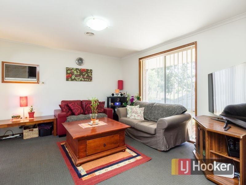 6 Hedley Place, Hampton Park VIC 3976