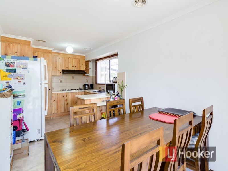 6 Hedley Place, Hampton Park VIC 3976