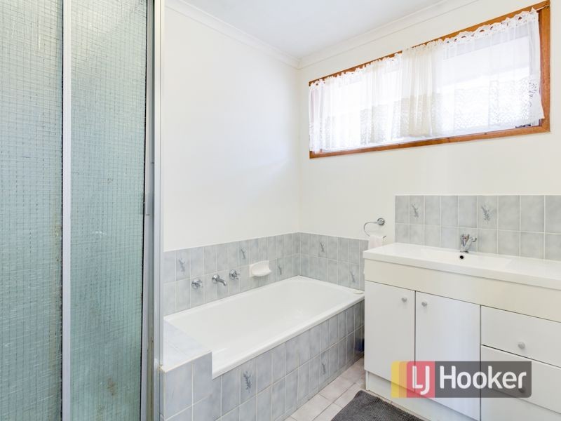 6 Hedley Place, Hampton Park VIC 3976