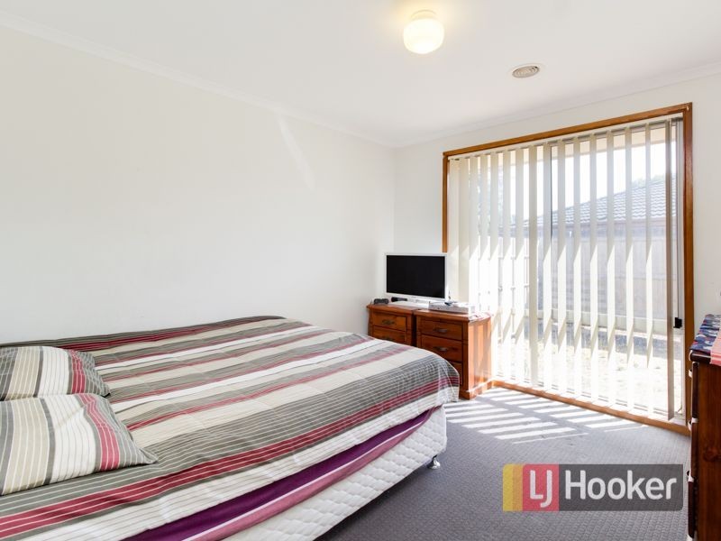 6 Hedley Place, Hampton Park VIC 3976