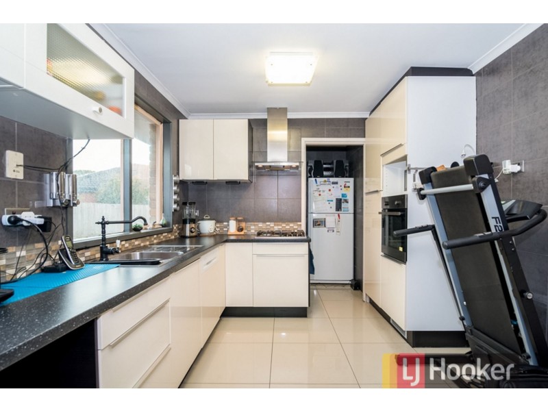 60 Strong Drive, Hampton Park VIC 3976